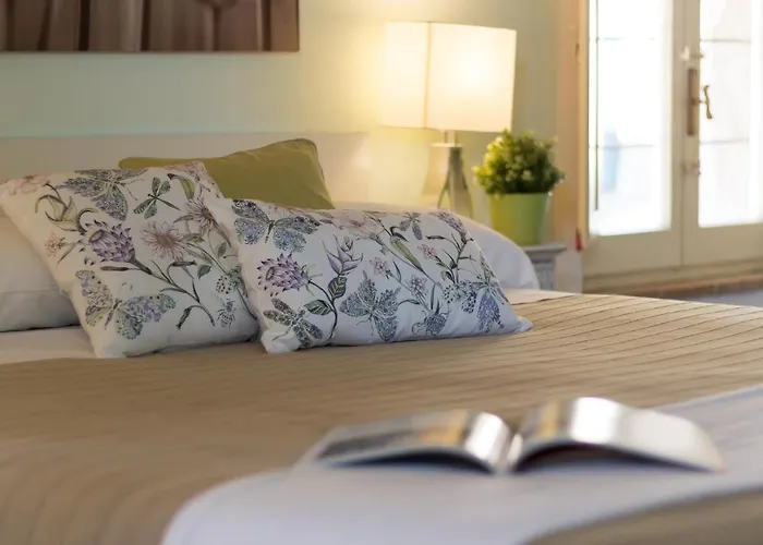 فندق مبيت وإفطار Chez Nous - 3*